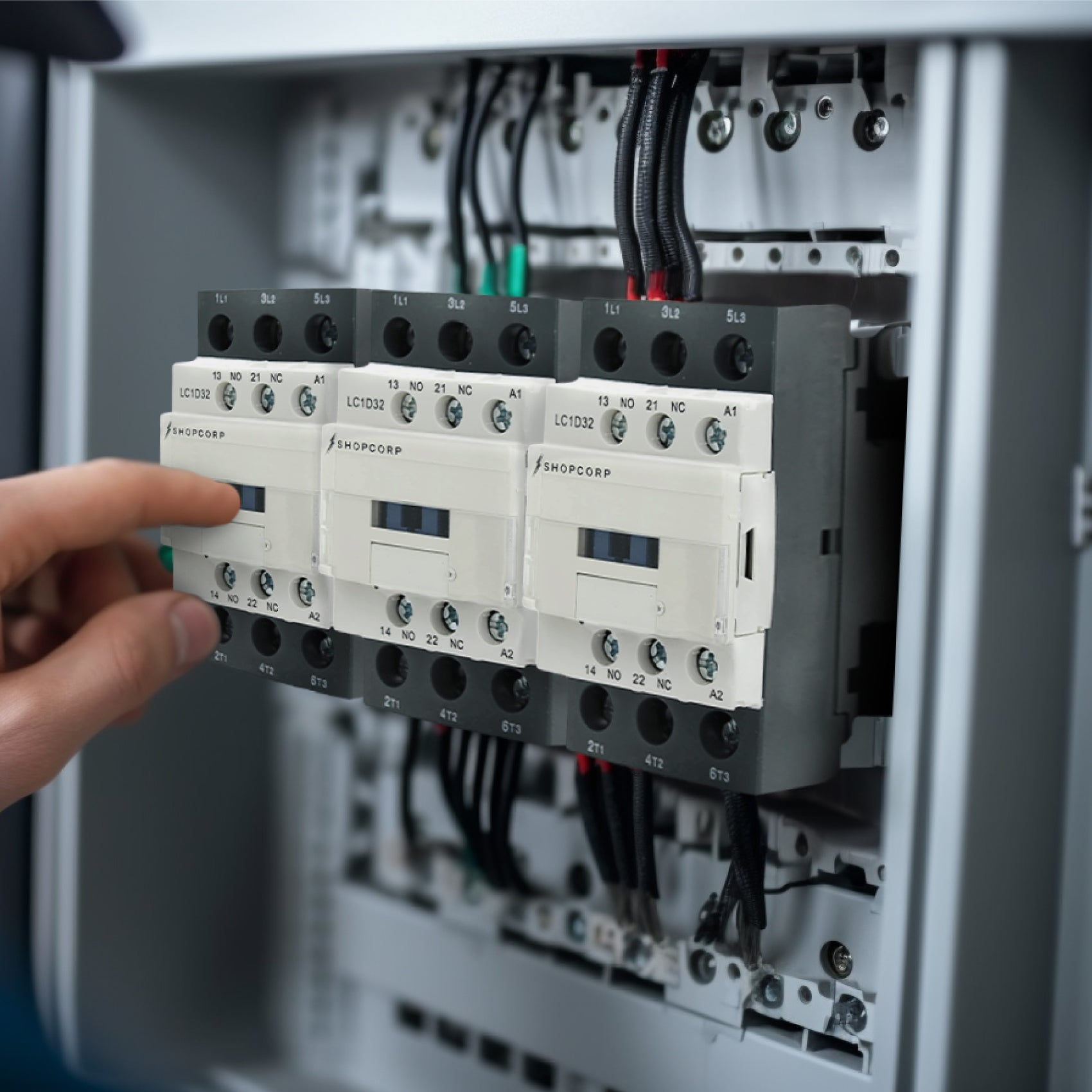 Understanding the Differences Between Lighting Contactor and Motor Con ...
